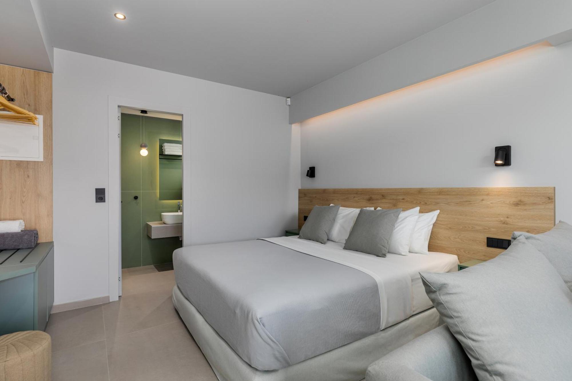 The 8 Suites Polychrono Bagian luar foto