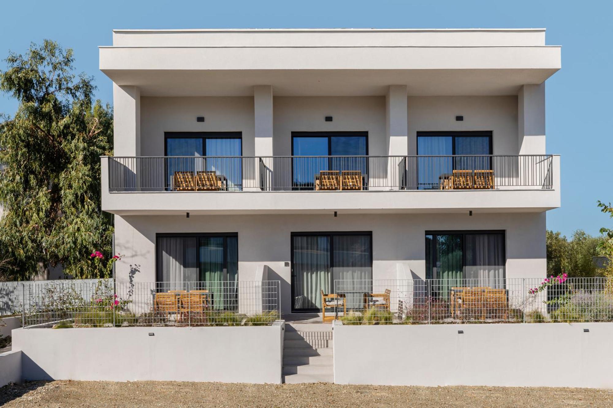 The 8 Suites Polychrono Bagian luar foto