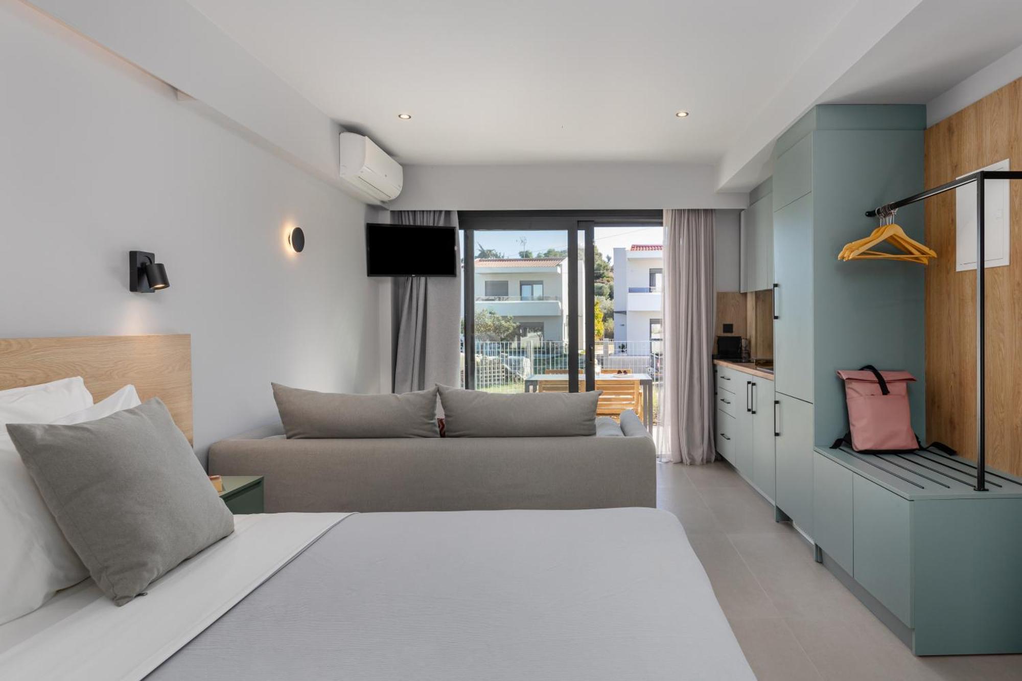 The 8 Suites Polychrono Bagian luar foto