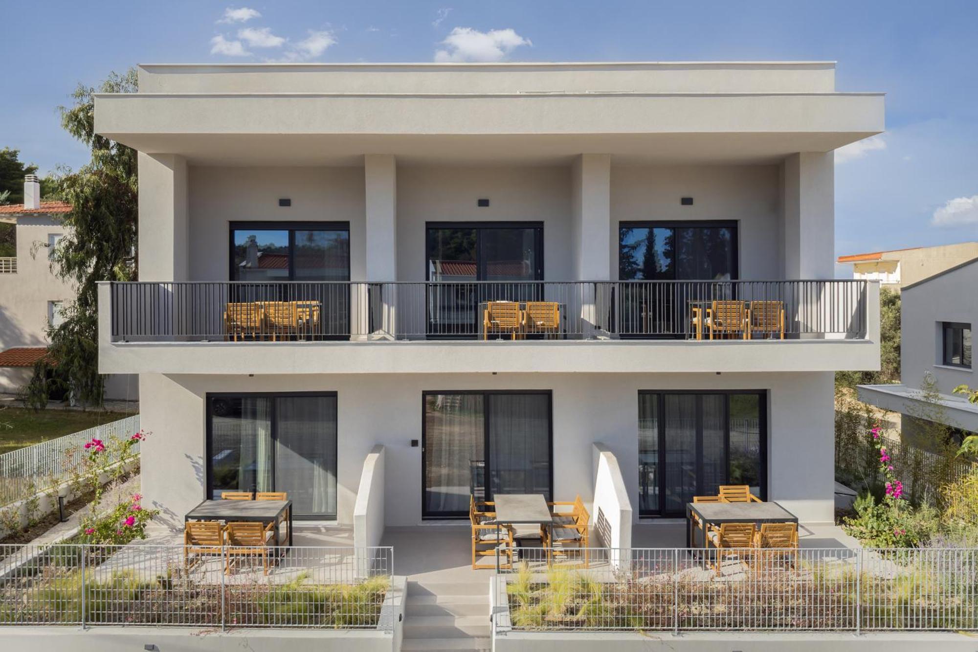 The 8 Suites Polychrono Bagian luar foto