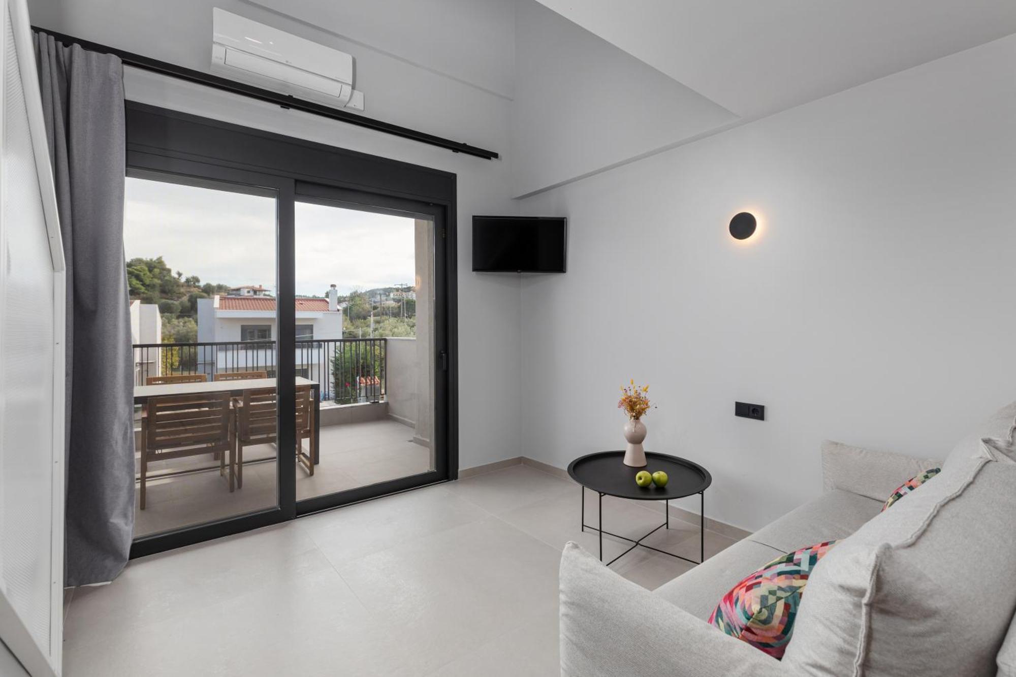 The 8 Suites Polychrono Bagian luar foto