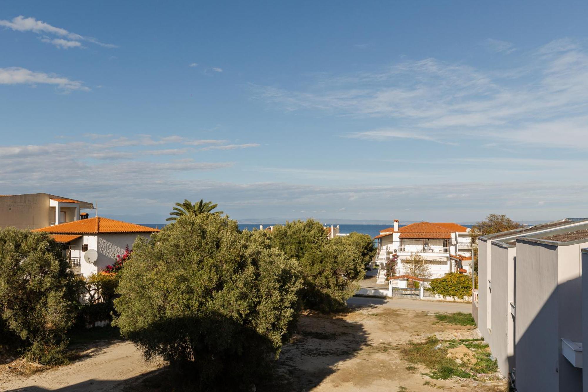 The 8 Suites Polychrono Bagian luar foto