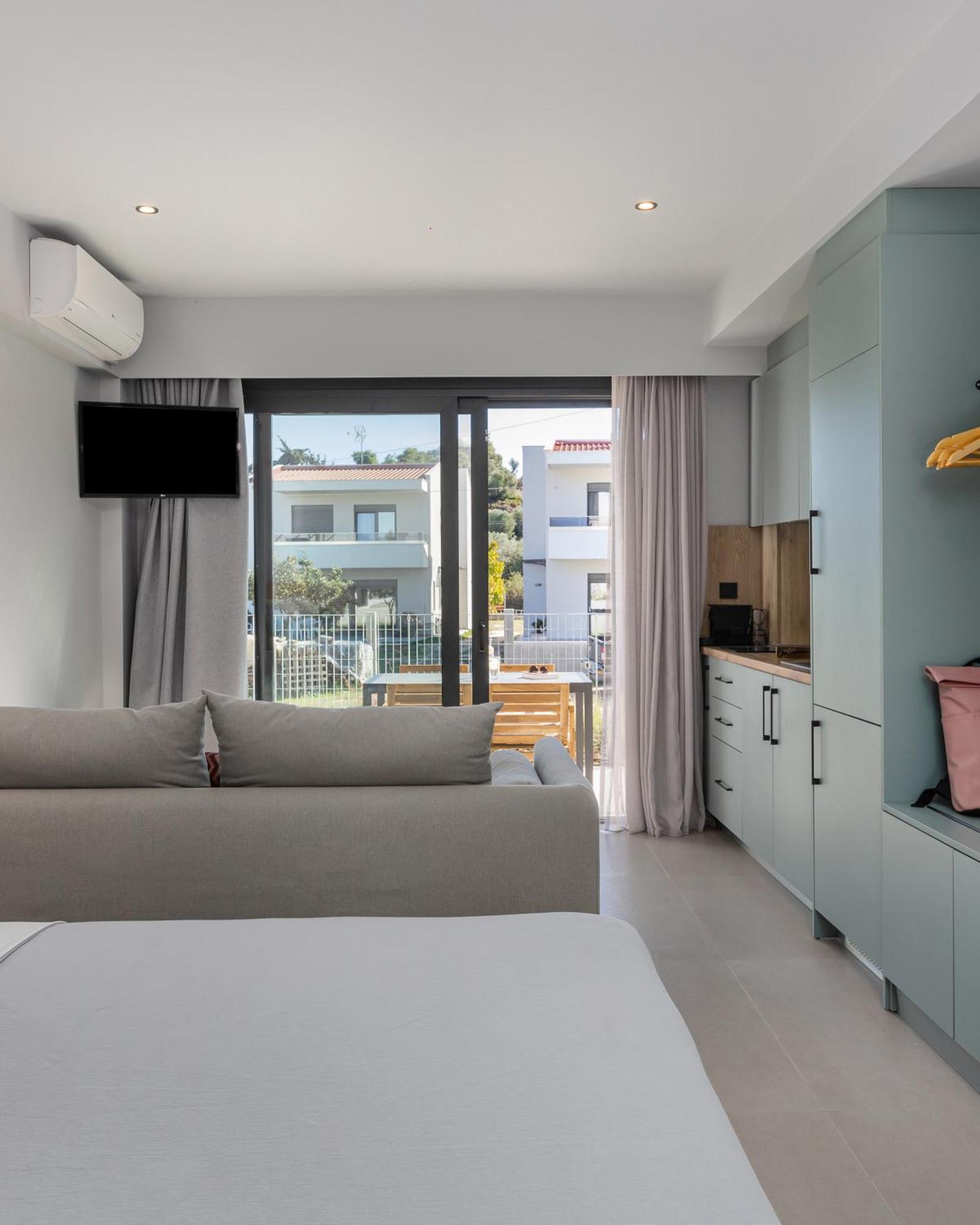 The 8 Suites Polychrono Bagian luar foto