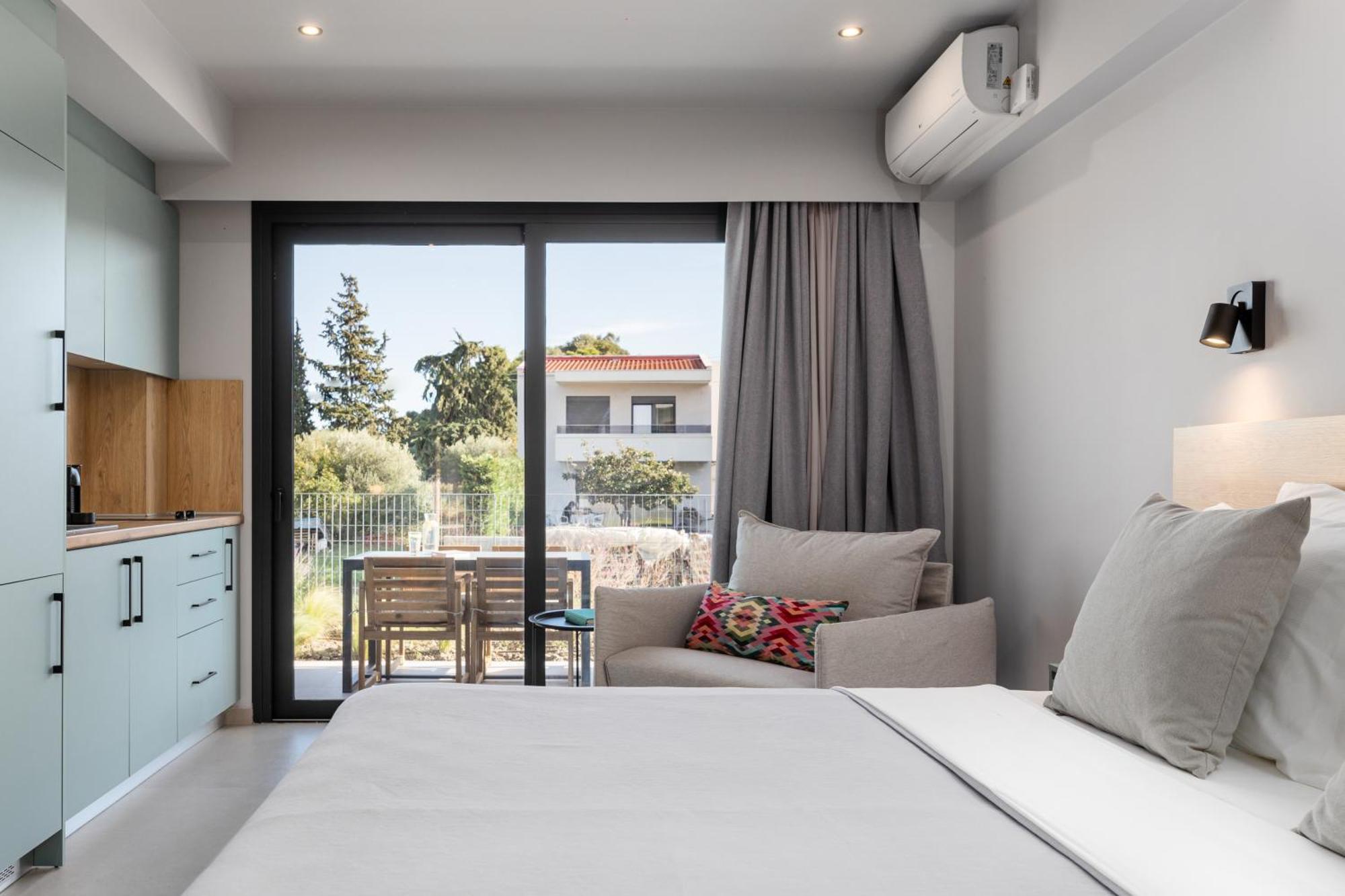 The 8 Suites Polychrono Bagian luar foto