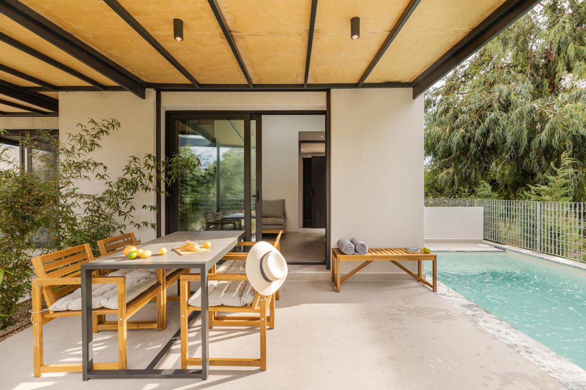 The 8 Suites Polychrono Bagian luar foto