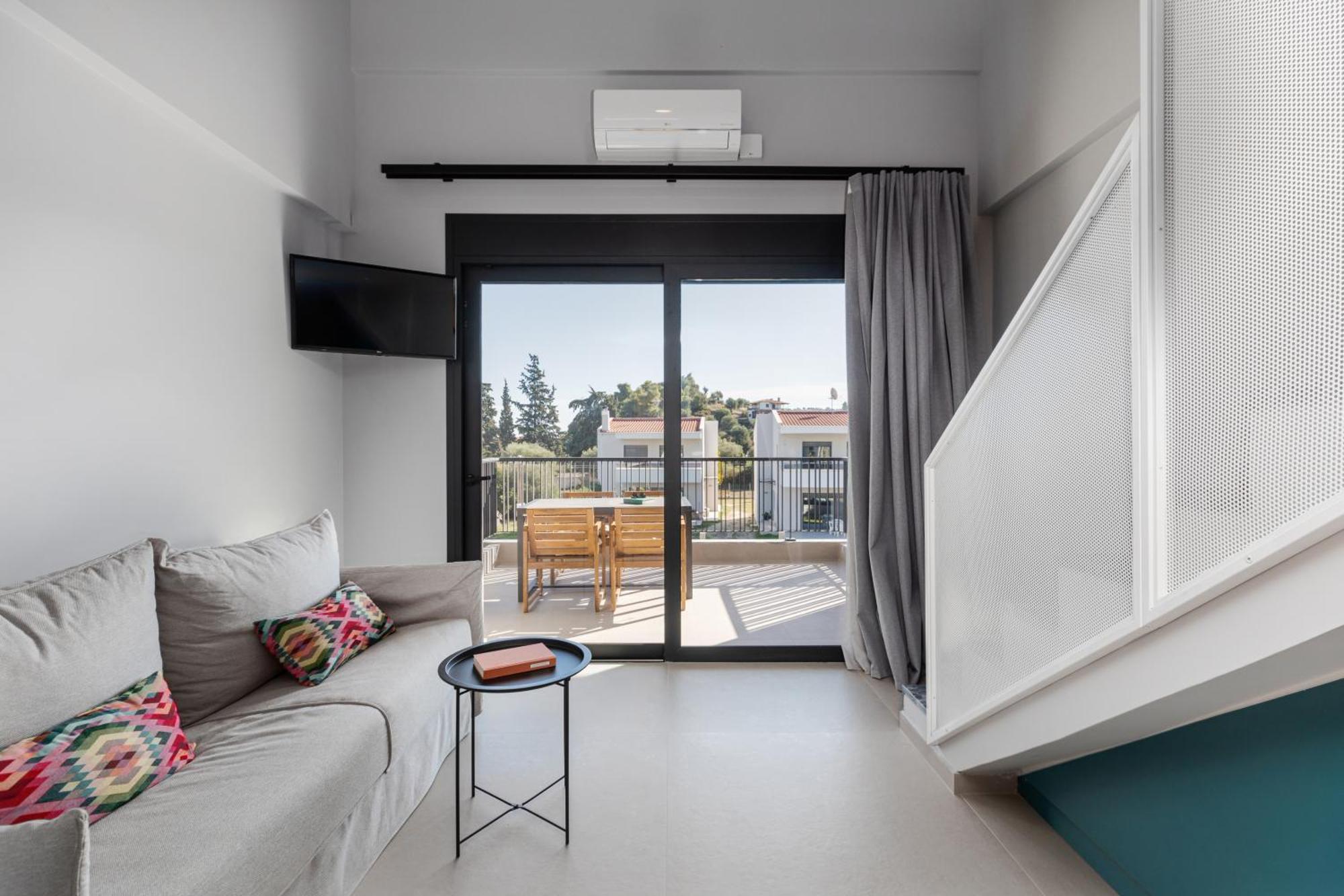 The 8 Suites Polychrono Bagian luar foto