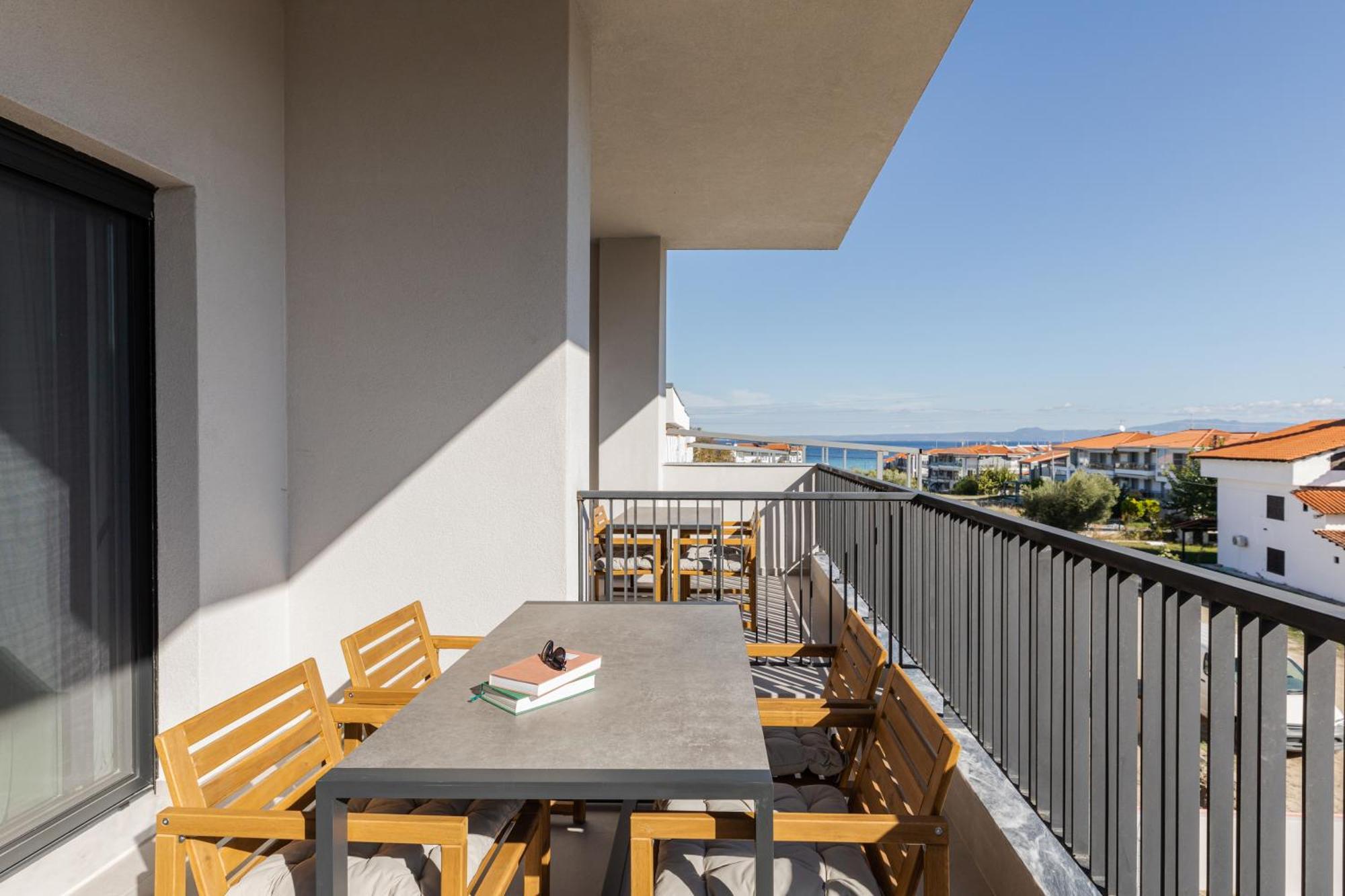 The 8 Suites Polychrono Bagian luar foto