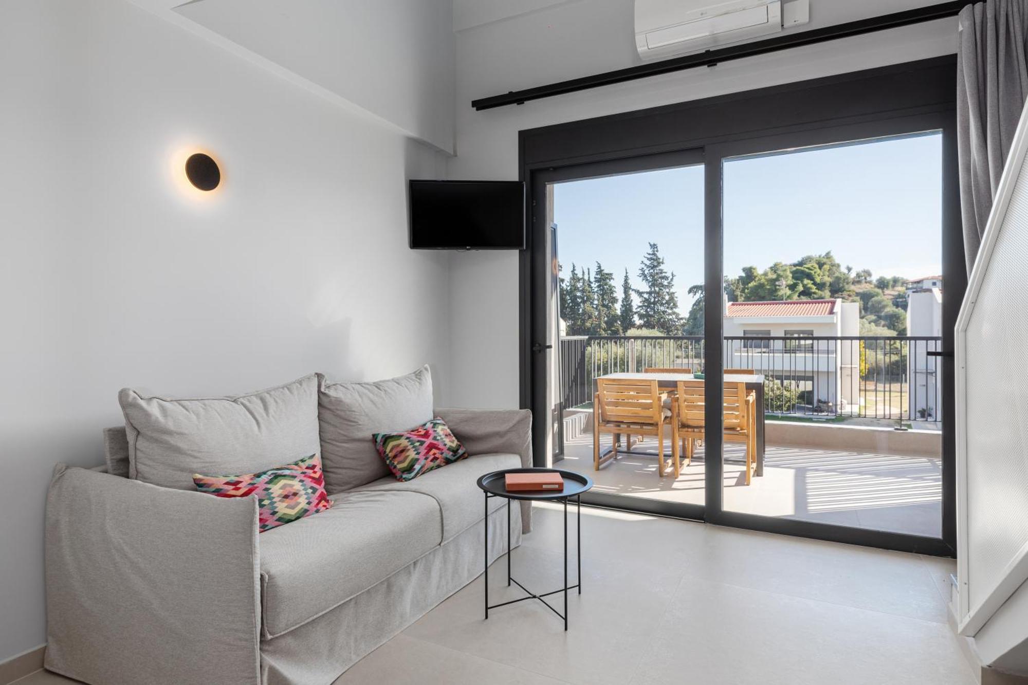 The 8 Suites Polychrono Bagian luar foto