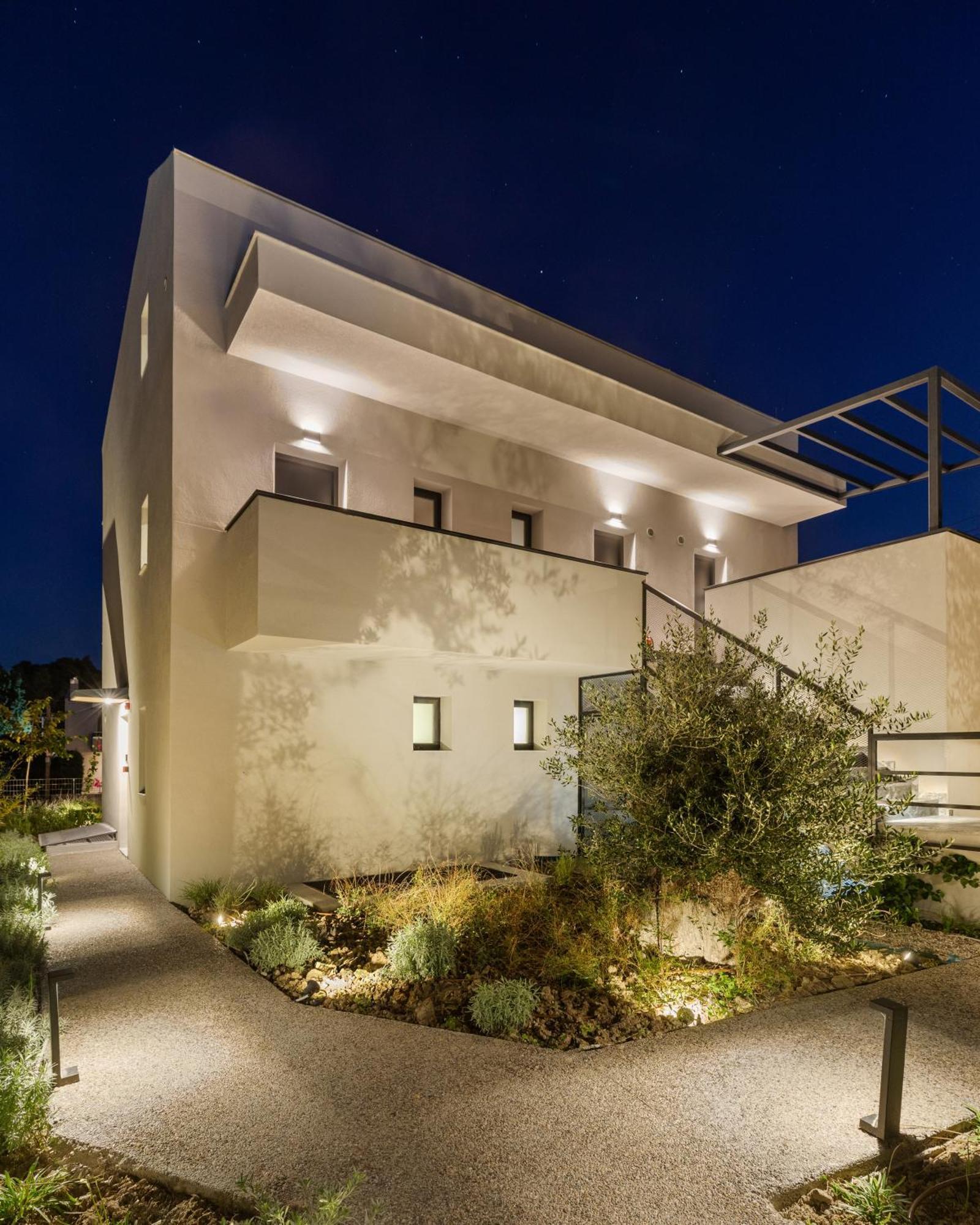 The 8 Suites Polychrono Bagian luar foto